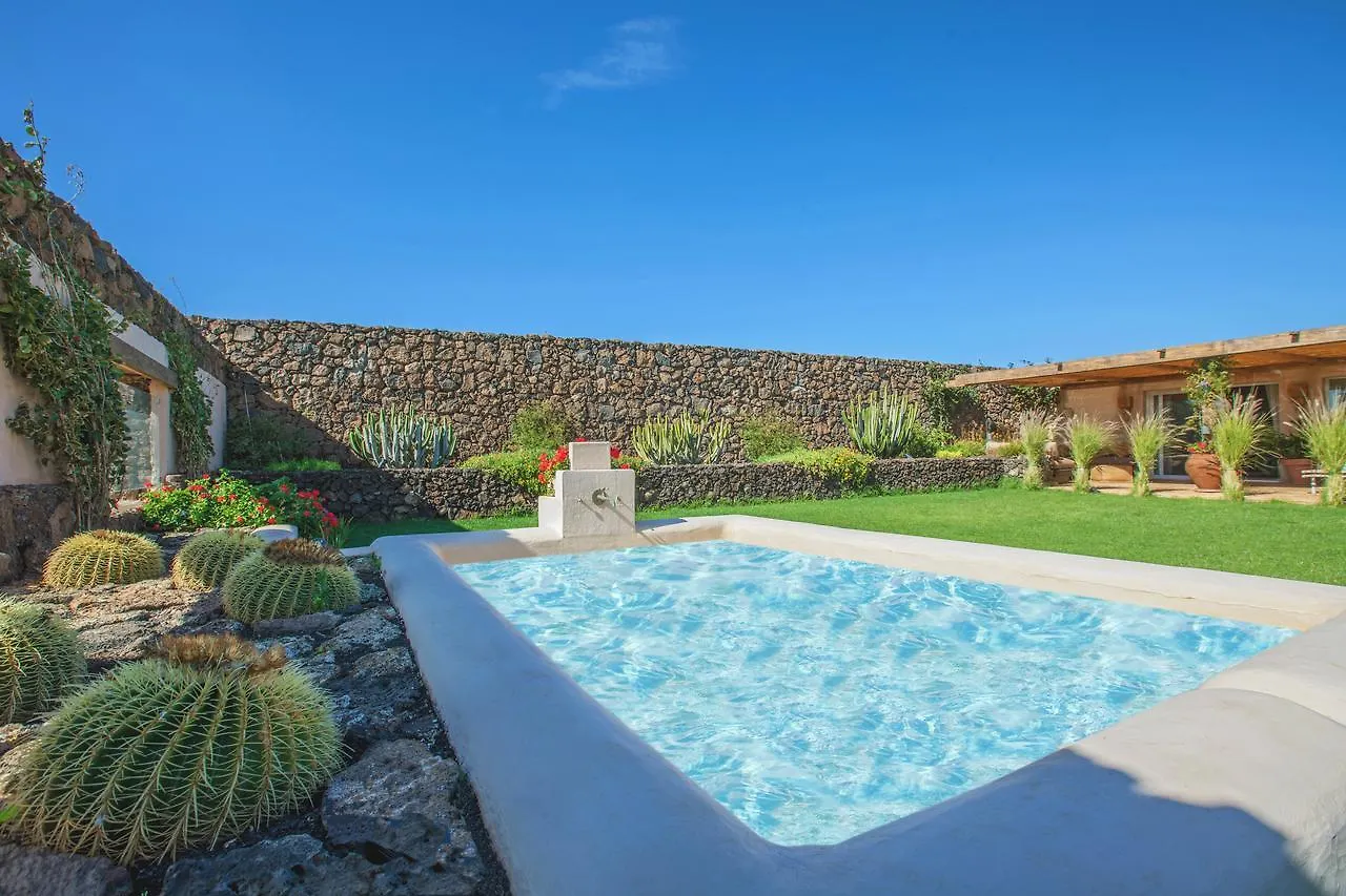 La Pausa Villa Tias
