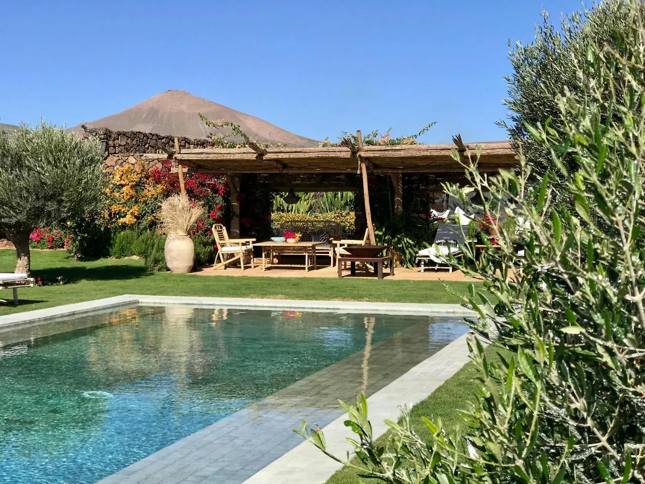 La Pausa Villa Tias